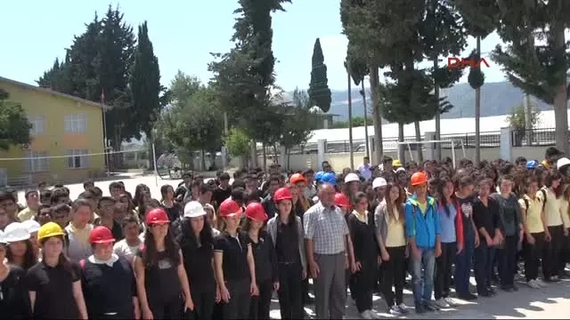 Öğrenciler, Maden Şehitlerini Andı Öğrenciler, Maden Şehitlerini Andı