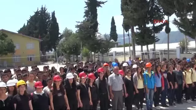 Öğrenciler, Maden Şehitlerini Andı Öğrenciler, Maden Şehitlerini Andı