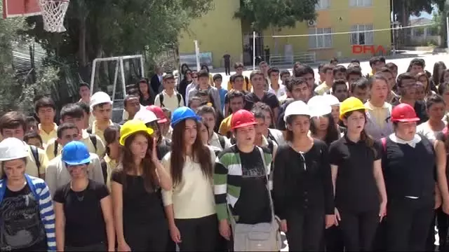 Öğrenciler, Maden Şehitlerini Andı Öğrenciler, Maden Şehitlerini Andı