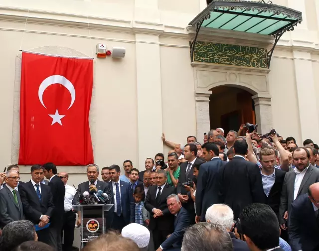 Arınç, Restore Edilen Aziz Mahmut Hüdai Camii'ni Hizmete Açtı Arınç, Restore Edilen Aziz Mahmut Hüdai Camii'ni Hizmete Açtı
