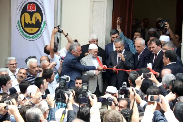 Arınç, Restore Edilen Aziz Mahmut Hüdai Camii'ni Hizmete Açtı Arınç, Restore Edilen Aziz Mahmut Hüdai Camii'ni Hizmete Açtı