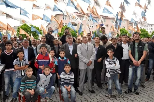 Bakan Mehdi Eker Güroymak'ta Bakan Mehdi Eker Güroymak'ta