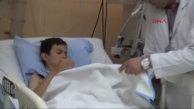 Kalbine Demir Çubuk Saplanan Çocuk Ölümden Döndü