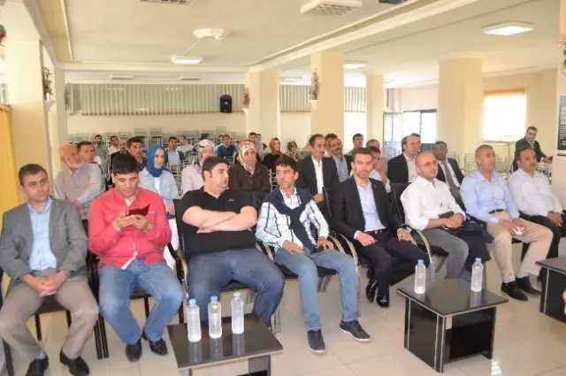 Kapaklı'da 'Cumhurbaşkanını Seçiyor' Konferansı Kapaklı'da 'Cumhurbaşkanını Seçiyor' Konferansı