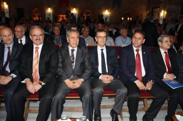 Balkan Rumeli Göçmenleri Federasyonu Genel Kurulu'na Arınç ile Çıray'ın Atışması Damga Vurdu Balkan Rumeli Göçmenleri Federasyonu Genel Kurulu'na Arınç ile Çıray'ın Atışması Damga Vurdu