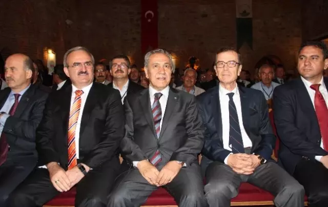 Balkan Rumeli Göçmenleri Federasyonu Genel Kurulu'na Arınç ile Çıray'ın Atışması Damga Vurdu Balkan Rumeli Göçmenleri Federasyonu Genel Kurulu'na Arınç ile Çıray'ın Atışması Damga Vurdu