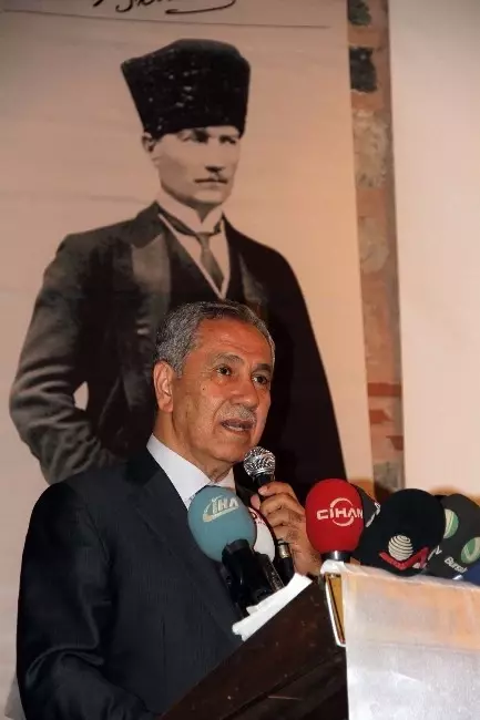 Balkan Rumeli Göçmenleri Federasyonu Genel Kurulu'na Arınç ile Çıray'ın Atışması Damga Vurdu Balkan Rumeli Göçmenleri Federasyonu Genel Kurulu'na Arınç ile Çıray'ın Atışması Damga Vurdu