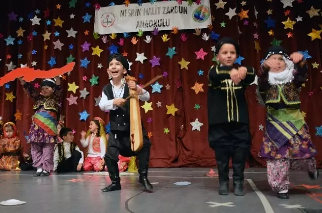 Gümüşhane'de Minik Öğrencilerden Mezuniyet Programı Gümüşhane'de Minik Öğrencilerden Mezuniyet Programı