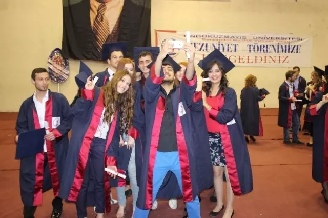 Çarşamba Myo'da Mezuniyet Sevinci
