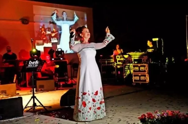 Aşık Veysel'de '10 Numara' Geceler Aşık Veysel'de '10 Numara' Geceler