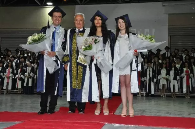 Dokuz Eylül Tıp Fakültesı'nde 36. Dönem Mezunıyet Coşkusu