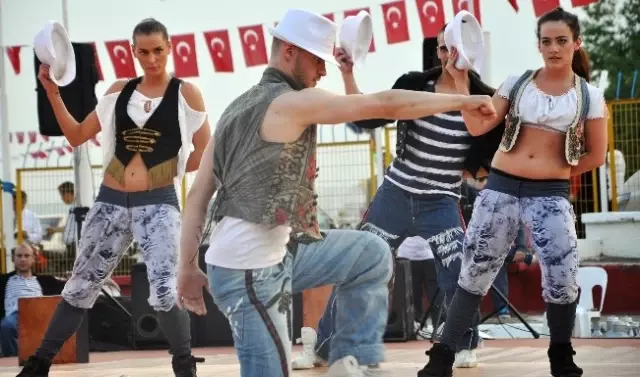 Macar Varidance Dans Grubu Tekirdağlılar Büyüledi Macar Varidance Dans Grubu Tekirdağlılar Büyüledi