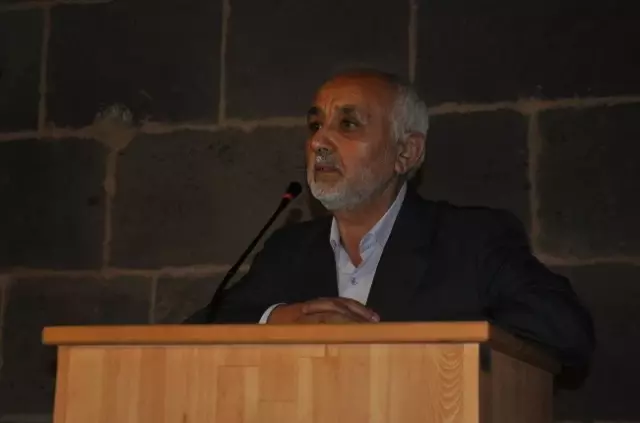 İnsan Hakları Seminerleri Plaket Töreni Düzenlendi İnsan Hakları Seminerleri Plaket Töreni Düzenlendi