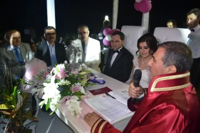 Bigadiç Belediye Başkanı Avcu, Oğlunu Evlendirdi