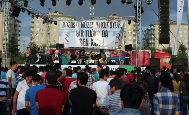 Diyarbakır'da Uludere'de Hayatını Kaybeden 34 Vatandaş İçin Etkinlik Düzenlendi Diyarbakır'da Uludere'de Hayatını Kaybeden 34 Vatandaş İçin Etkinlik Düzenlendi