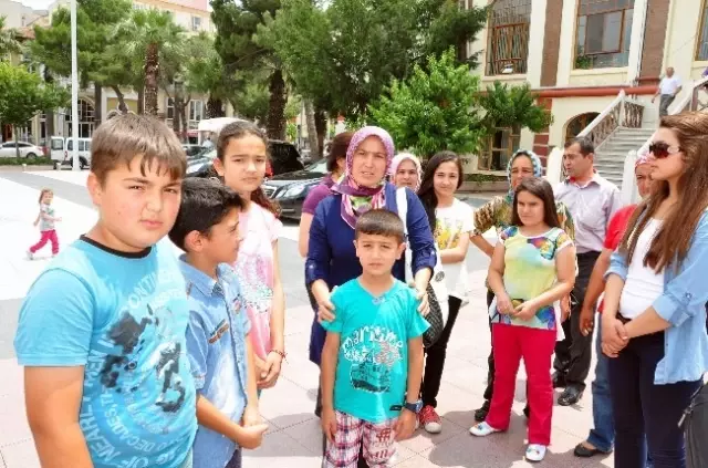Manisa'da Veliler Okullarının Kapatılmasına İsyan Etti