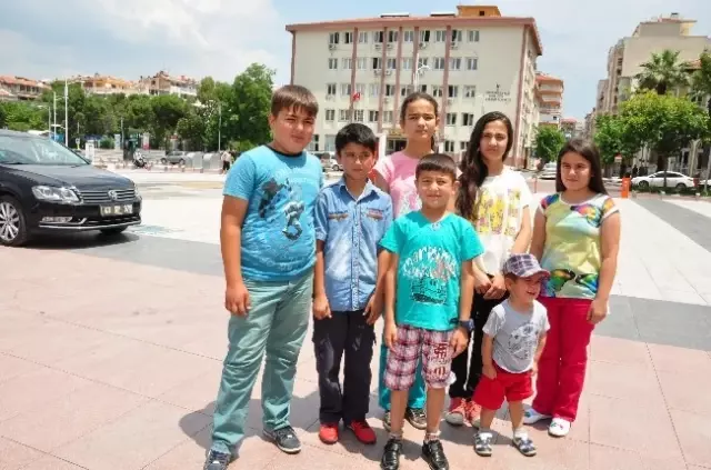 Manisa'da Veliler Okullarının Kapatılmasına İsyan Etti
