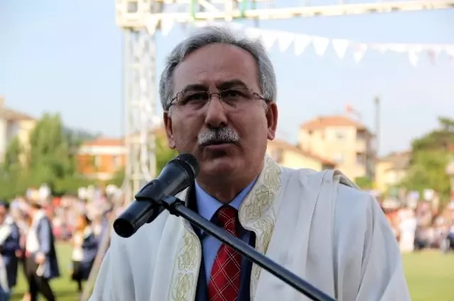 Bü'de Mezuniyet Heyecanı Bü'de Mezuniyet Heyecanı