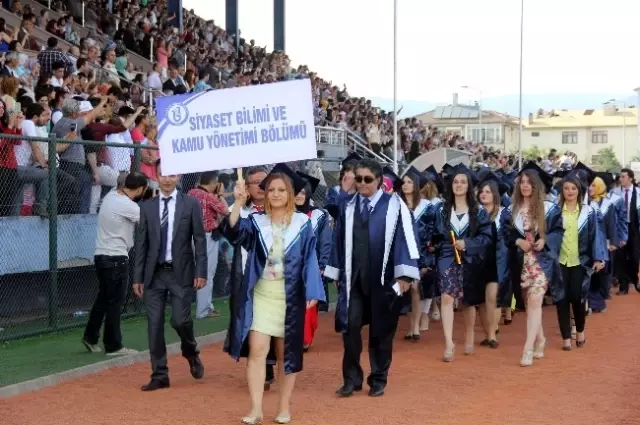 Bü'de Mezuniyet Heyecanı Bü'de Mezuniyet Heyecanı