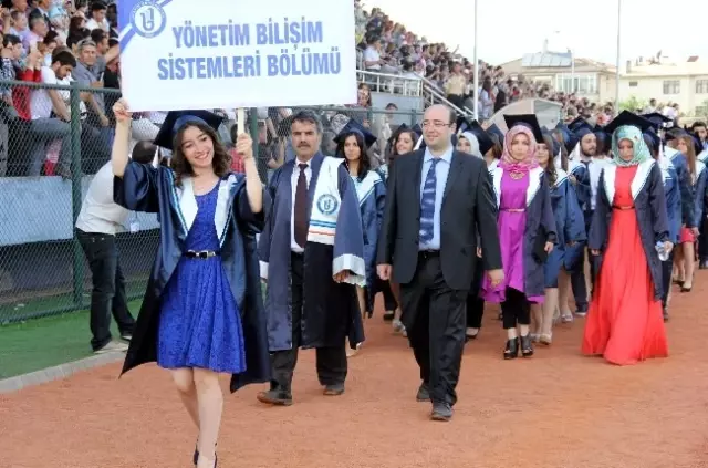 Bü'de Mezuniyet Heyecanı Bü'de Mezuniyet Heyecanı