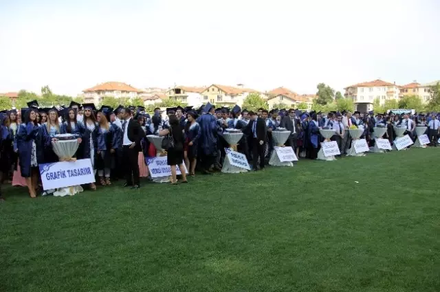 Bü'de Mezuniyet Heyecanı Bü'de Mezuniyet Heyecanı