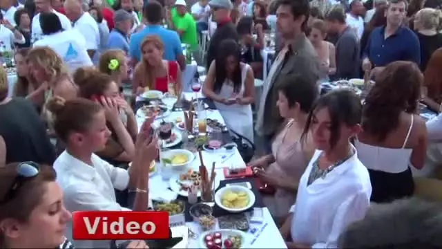 Yelken Yarışları Ünlüler Geçitine Döndü Yelken Yarışları Ünlüler Geçitine Döndü