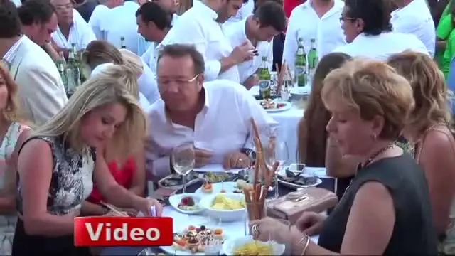 Yelken Yarışları Ünlüler Geçitine Döndü Yelken Yarışları Ünlüler Geçitine Döndü