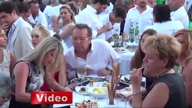 Yelken Yarışları Ünlüler Geçitine Döndü Yelken Yarışları Ünlüler Geçitine Döndü