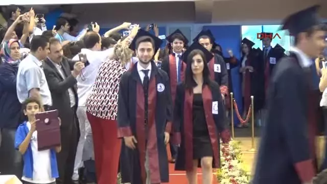Hipokrat Yeminini Değiştiren Dekan 4 Yıldır Aynı Hipokrat Yemin Okunuyor