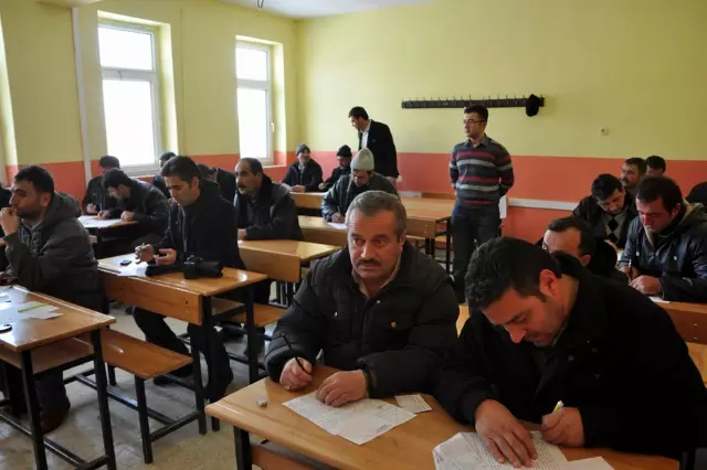 Suşehri'nde Ustalık Belgesi Sınavı Yapıldı Suşehri'nde Ustalık Belgesi Sınavı Yapıldı