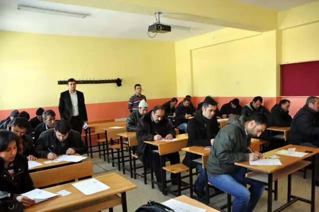Suşehri'nde Ustalık Belgesi Sınavı Yapıldı Suşehri'nde Ustalık Belgesi Sınavı Yapıldı