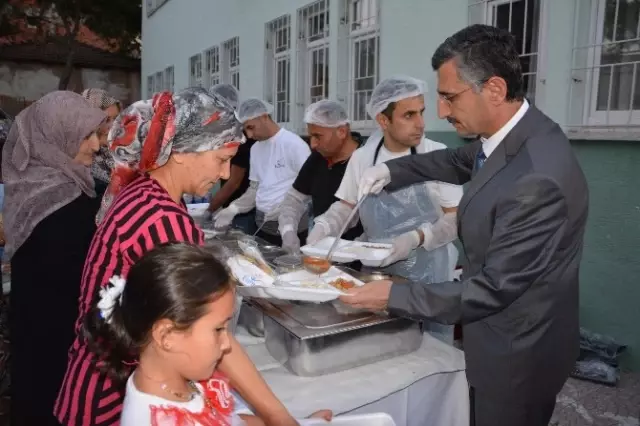 Vali Bektaş Adnan Menderes'te İftar Açtı
