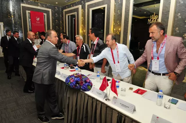 Terim Kadin Futbolu Kuluplerinin Temsilcileriyle Bir Araya Geldi Istanbul