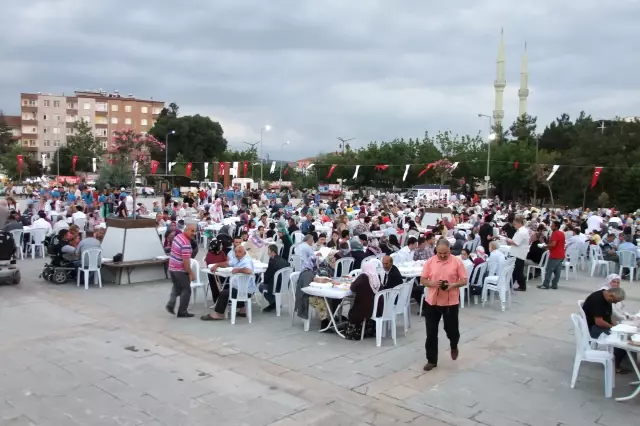Engelliler İftarda Bir Araya Geldi