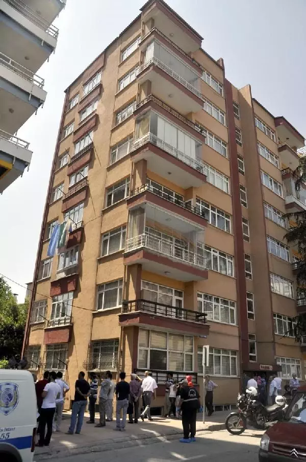 Samsun'da Yaşlı Adam 6'ncı Kattan Atlayıp İntihar Etti
