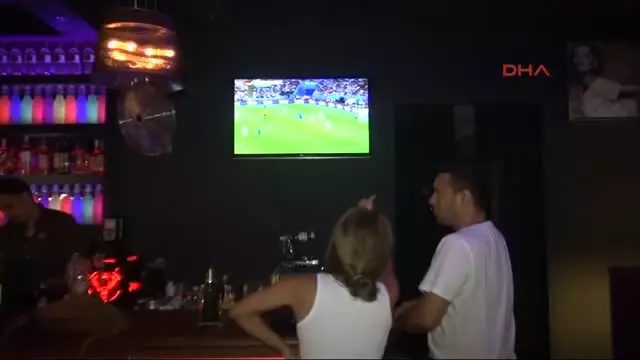 Alman Turistler Kupa Sevincini Ekran Başında Yaşadı Alman Turistler Kupa Sevincini Ekran Başında Yaşadı