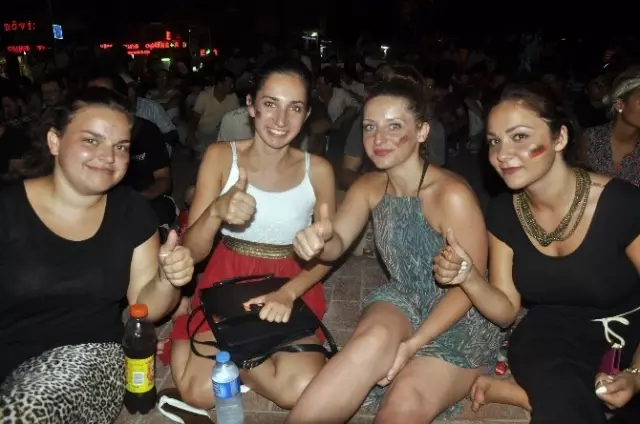 Antalya'da Dünya Kupası Heyecanı Antalya'da Dünya Kupası Heyecanı