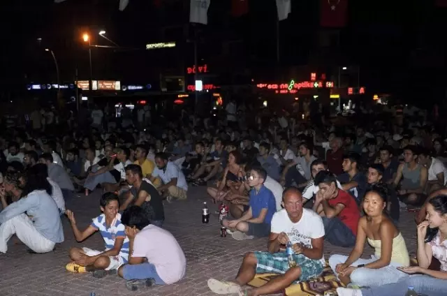 Antalya'da Dünya Kupası Heyecanı Antalya'da Dünya Kupası Heyecanı