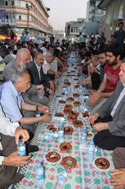 Müslüman Kardeşler İnisiyatifi'nden Ümmetle Dayanışma İftarı Müslüman Kardeşler İnisiyatifi'nden Ümmetle Dayanışma İftarı