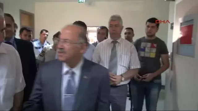 Otomobil Tır'a Çarptı AKP'li Vekil ve Şoförü Yaralı Otomobil Tır'a Çarptı AKP'li Vekil ve Şoförü Yaralı