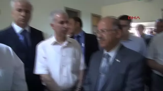 Otomobil Tır'a Çarptı AKP'li Vekil ve Şoförü Yaralı Otomobil Tır'a Çarptı AKP'li Vekil ve Şoförü Yaralı