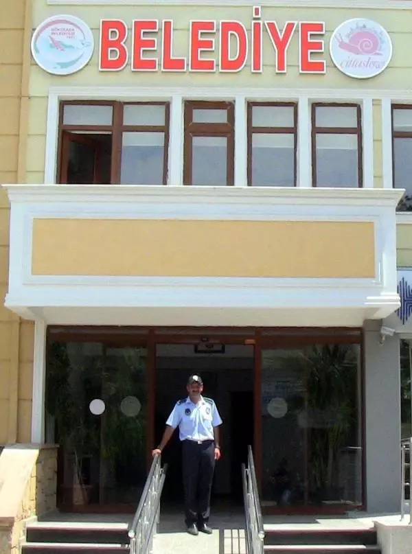 Niko, Gökçeada'ya Zabıta Oldu