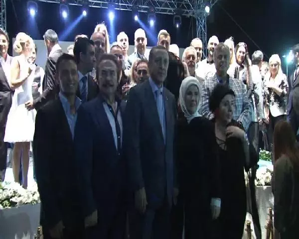 AK Parti İstanbul İl Teşkilatı'nın İftarında Yıldız Yağmuru