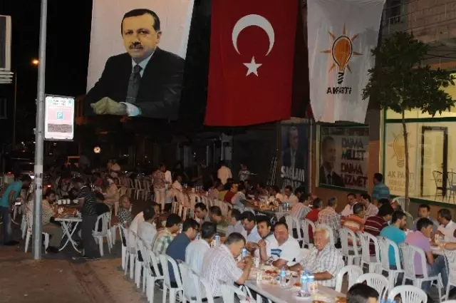 AK Parti Sahurda Bir Araya Geldi AK Parti Sahurda Bir Araya Geldi