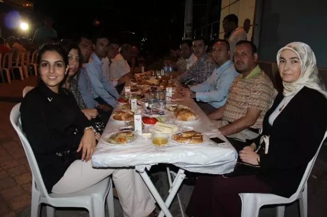 AK Parti Sahurda Bir Araya Geldi AK Parti Sahurda Bir Araya Geldi
