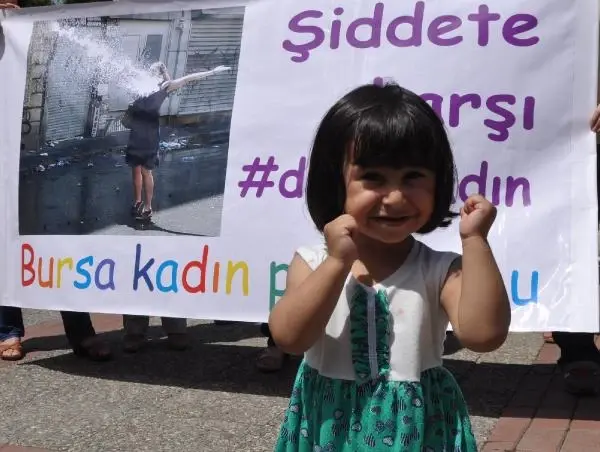 Bursa'da Kadın Cinayetlerini Protesto Eylemi Bursa'da Kadın Cinayetlerini Protesto Eylemi