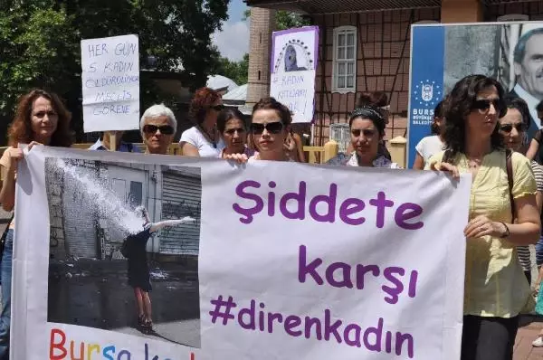 Bursa'da Kadın Cinayetlerini Protesto Eylemi Bursa'da Kadın Cinayetlerini Protesto Eylemi