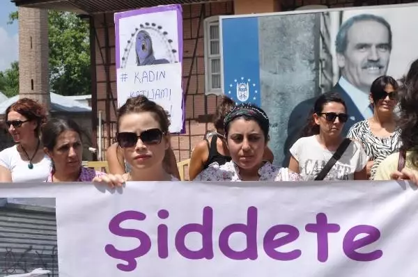 Bursa'da Kadın Cinayetlerini Protesto Eylemi Bursa'da Kadın Cinayetlerini Protesto Eylemi