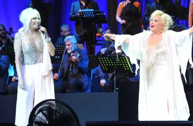 Gümüşajda Pekkan İle Muazzez Abacı'dan Müzik Dolu Gece! Gümüşajda Pekkan İle Muazzez Abacı'dan Müzik Dolu Gece!