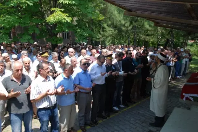 Emekli Tabip Albay Askeri Törenle Son Yolculuğa Uğurlandı Emekli Tabip Albay Askeri Törenle Son Yolculuğa Uğurlandı